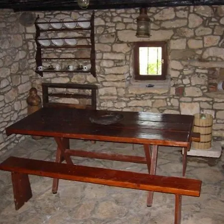 Augustinovi Dvori Škrip