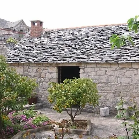 Augustinovi Dvori Škrip